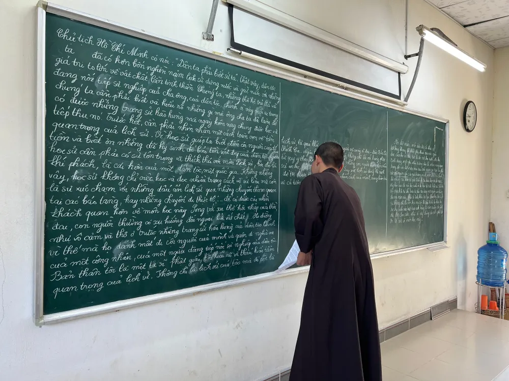 Sư thầy “truyền lửa” đam mê môn Văn ảnh 3
