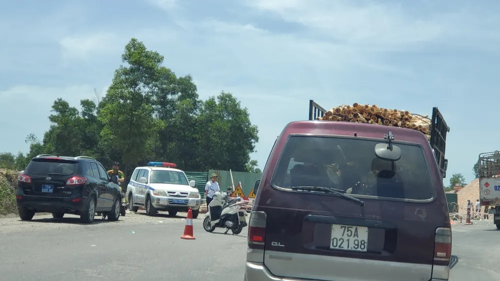 Truy tìm tài xế lái ô tô gây tai nạn chết người rồi bỏ trốn  ảnh 2