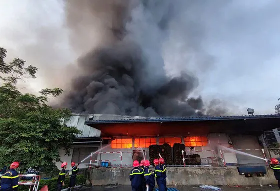 Cháy lớn tại doanh nghiệp dệt may có số lượng công nhân lớn nhất Thừa Thiên – Huế ảnh 4