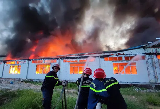 Cháy lớn tại doanh nghiệp dệt may có số lượng công nhân lớn nhất Thừa Thiên – Huế ảnh 6