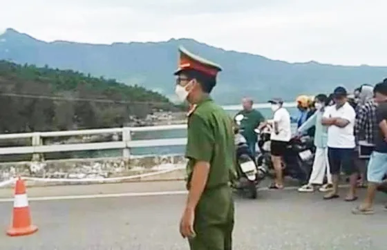 Hỗn chiến và nổ súng khiến 5 người thương vong ở đường lên đèo Hải Vân ảnh 1