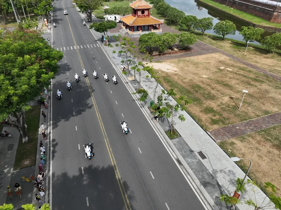 Cận cảnh cảnh sát đánh võ, bắn súng trước Ngọ Môn - Đại nội Huế ảnh 8