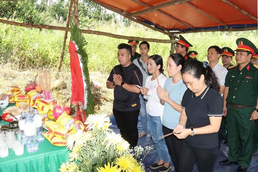 Tri ân 13 liệt sĩ hy sinh khi làm nhiệm vụ cứu nạn tại khu vực sạt lở Thủy điện Rào Trăng 3 ảnh 1