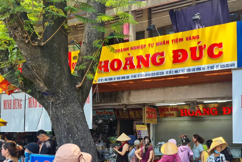 Bắt thanh niên nổ súng cướp tiệm vàng tại chợ Đông Ba ảnh 1