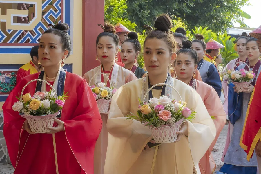 Khai mạc lễ hội điện Hòn Chén ảnh 4