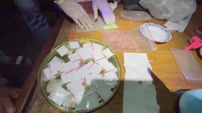 Bắt nhóm đối tượng buôn bán, tàng trữ ma túy tại Huế ảnh 3