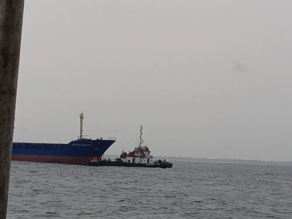 Ứng cứu nhiều thuyền viên gặp nạn trên biển ảnh 3