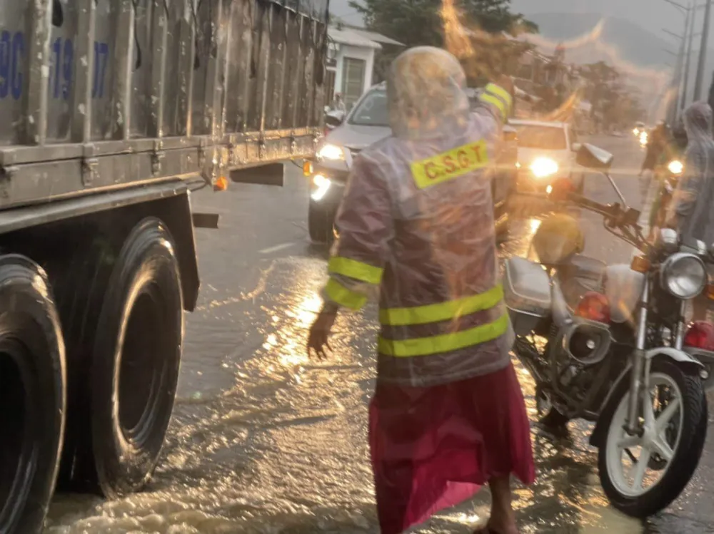 Thừa Thiên - Huế: Mưa lớn, hàng loạt hồ thủy điện xả nước ảnh 1