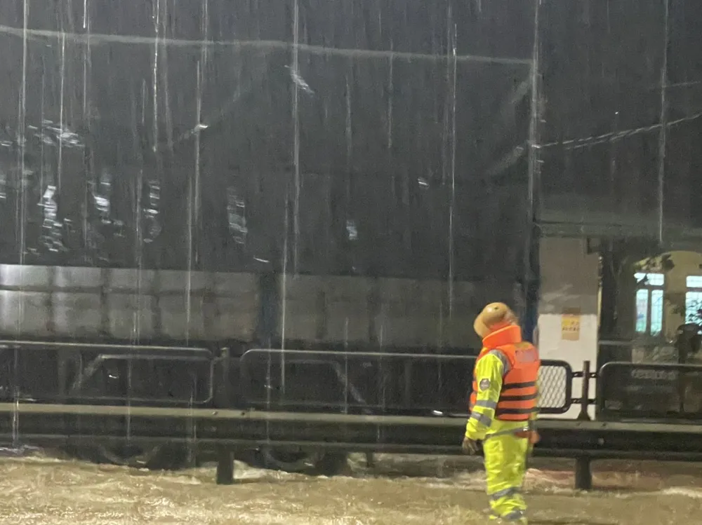 Thừa Thiên - Huế: Tạm cấm lưu thông cục bộ trên QL 1A vì lũ lớn ảnh 3