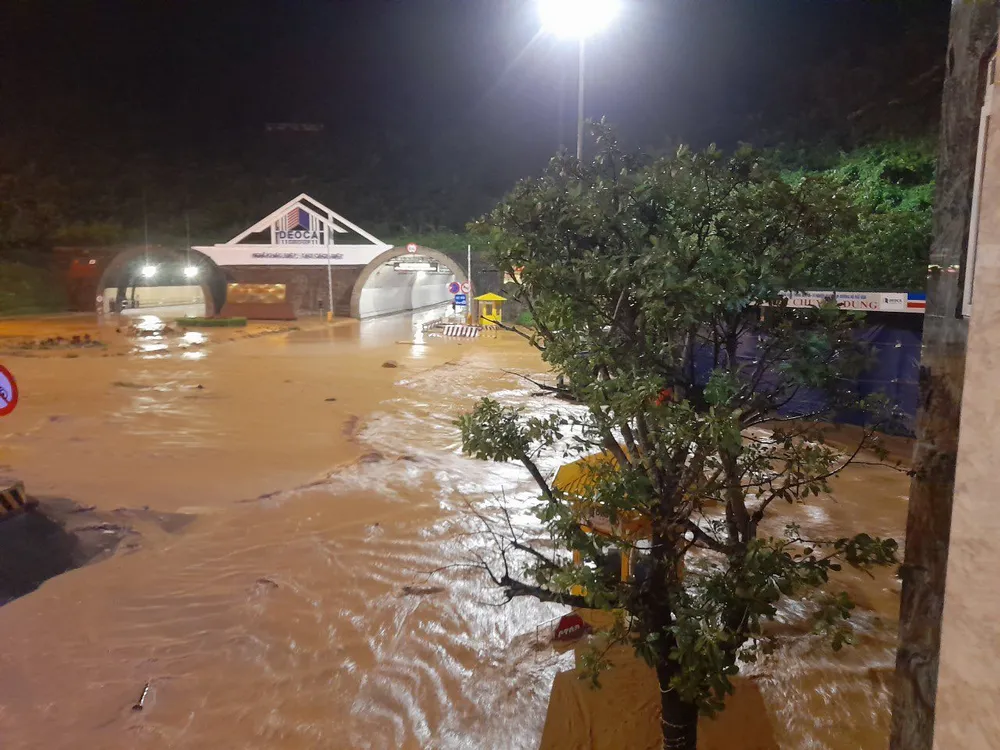 Lũ quét ập về khu vực phía Nam hầm Hải Vân ảnh 3