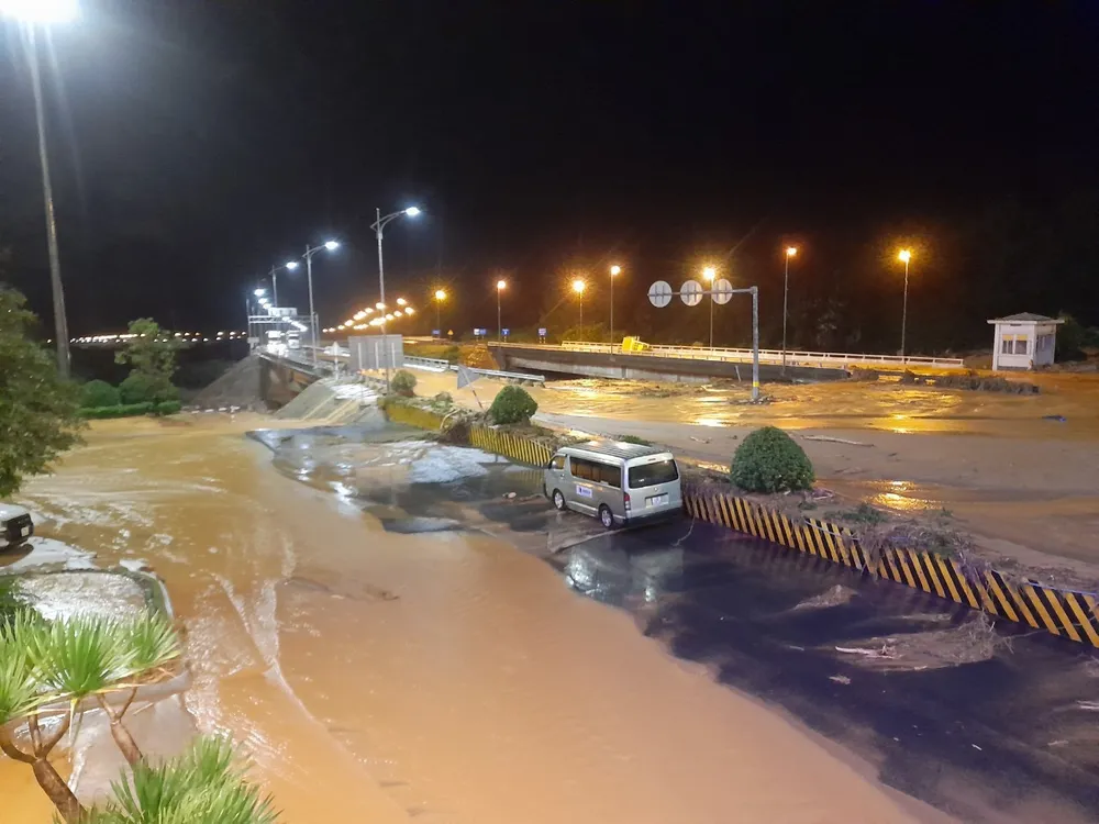 Lũ quét ập về khu vực phía Nam hầm Hải Vân ảnh 2