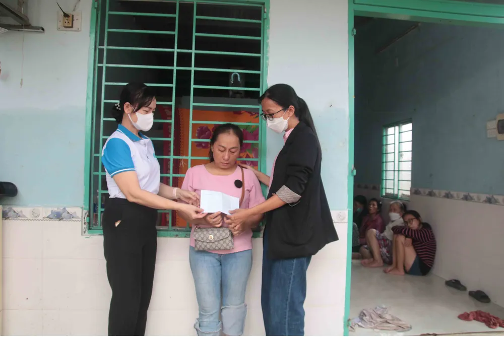 Báo SGGP hỗ trợ khẩn cấp các nạn nhân lũ lụt ở Huế và Đà Nẵng ảnh 3