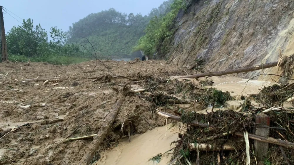 Thông xe hầm đường bộ Hải Vân 2 sau lũ quét ảnh 6