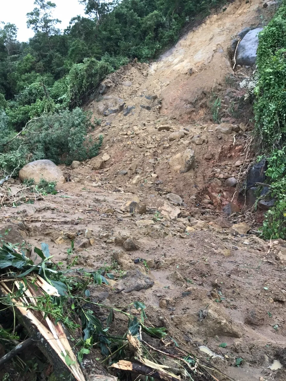 Thông xe hầm đường bộ Hải Vân 2 sau lũ quét ảnh 2