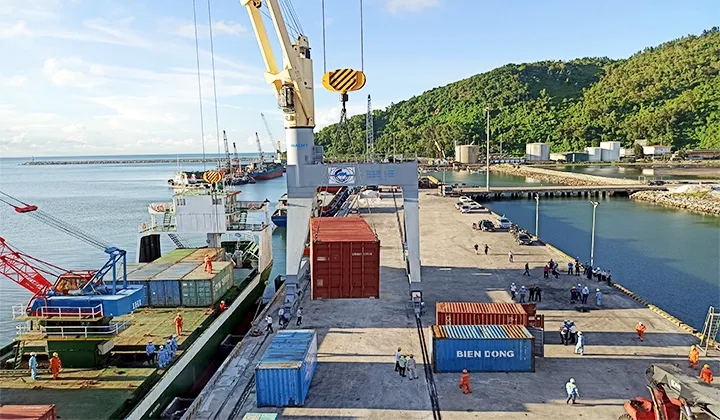 Thu hút tàu hàng container tạo bước đột phá cho cảng Chân Mây ảnh 2