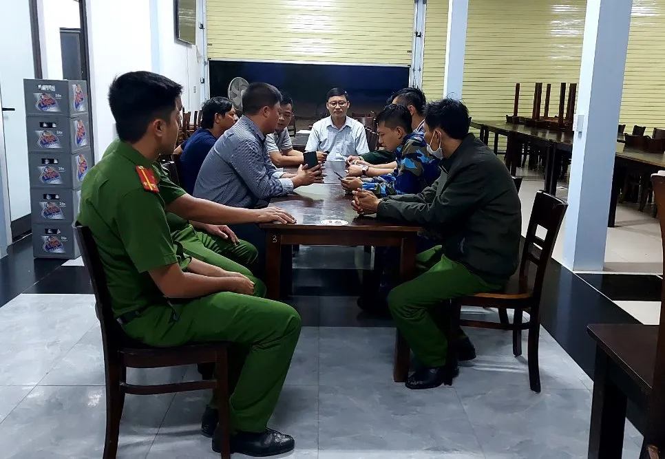 Huy động lực lượng tìm kiếm sinh viên bị sóng biển cuốn trôi tại Huế ảnh 1