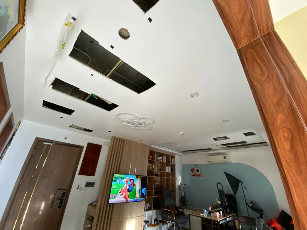 Cuộc sống của người dân bị đảo lộn vì chung cư nứt nẻ và thấm dột