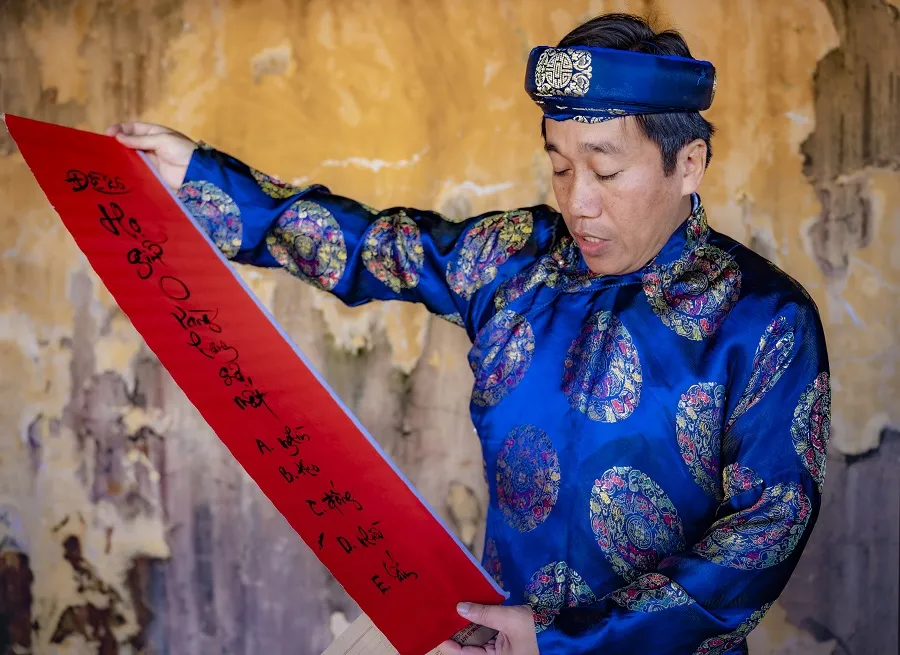 Cho chữ đầu năm tại Đại nội Huế