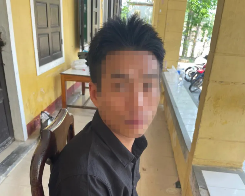 Ngân và Anh tại trụ sở Công an huyện Phú Lộc Ngân và Anh tại trụ sở Công an huyện Phú Lộc