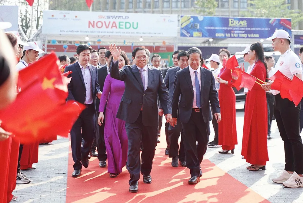 Học sinh, sinh viên chào đón Thủ tướng Phạm Minh Chính tham dự Ngày hội SV_STARTUP 2023 Học sinh, sinh viên chào đón Thủ tướng Phạm Minh Chính tham dự Ngày hội SV_STARTUP 2023