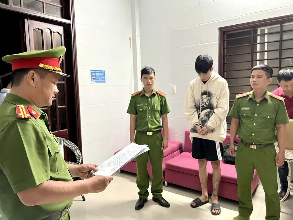 Đối tượng Dương R. bị bắt giữ cùng tang vật