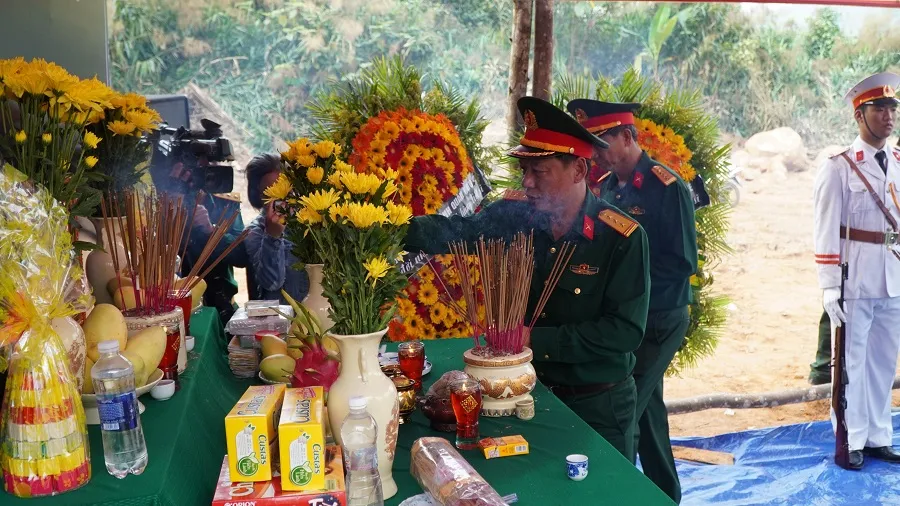 Dâng hương tri ân các anh hùng liệt sĩ hy sinh tại Tiểu khu 67