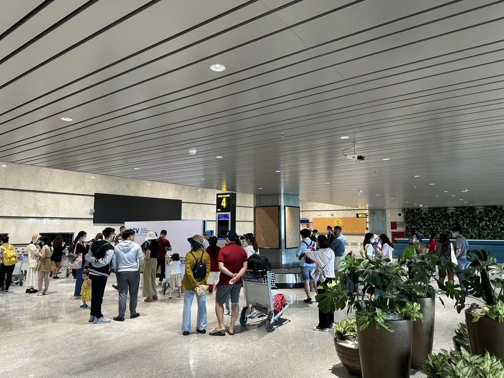 Hành khách tại nhà ga T2 - Cảng hàng không quốc tế Phú Bài