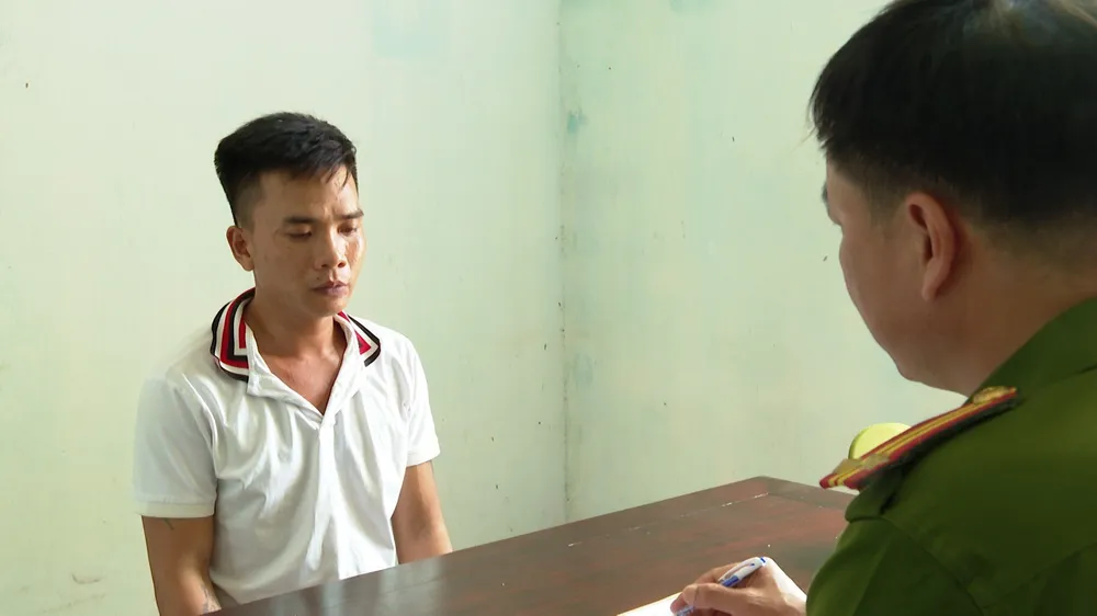 Bị can Quang tại cơ quan Công an