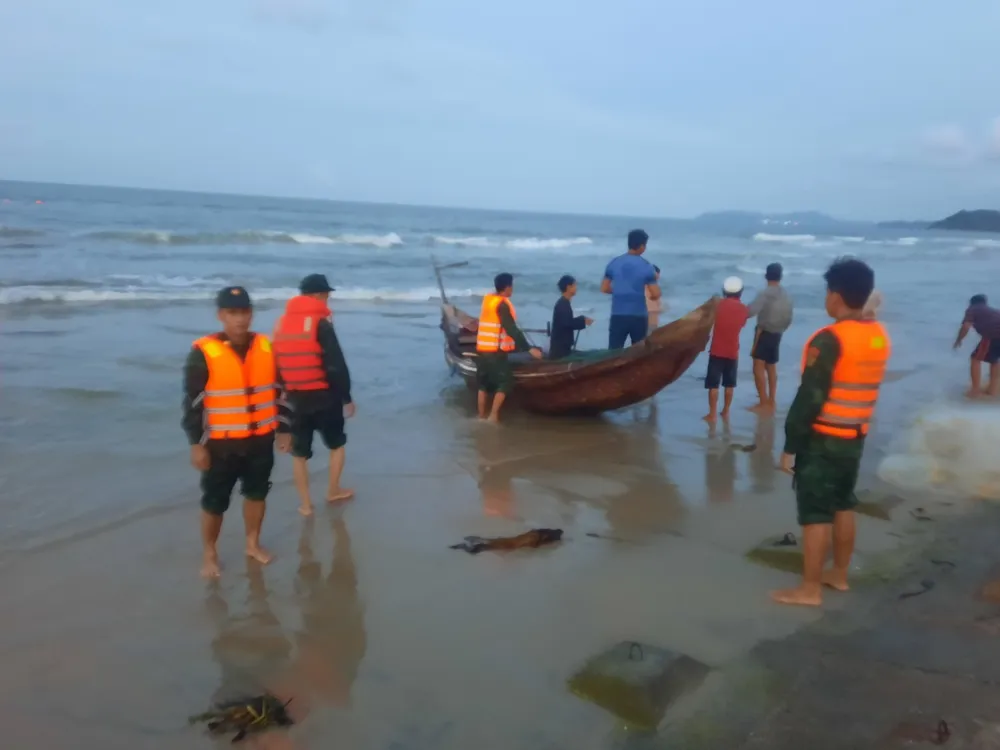 Triển khai lực lượng tìm kiếm học sinh đuối nước