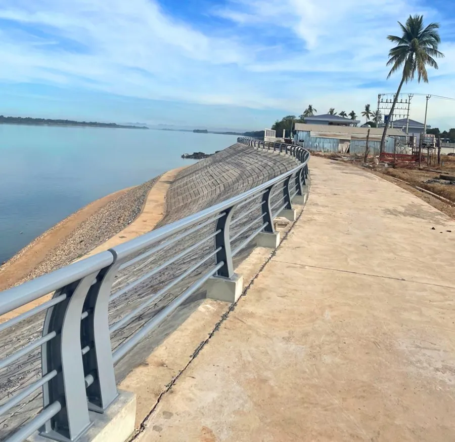 Một góc công trình thủy lợi Nỏng Bốc góp phần chống sạt lở bờ sông Mê Kông.jpg