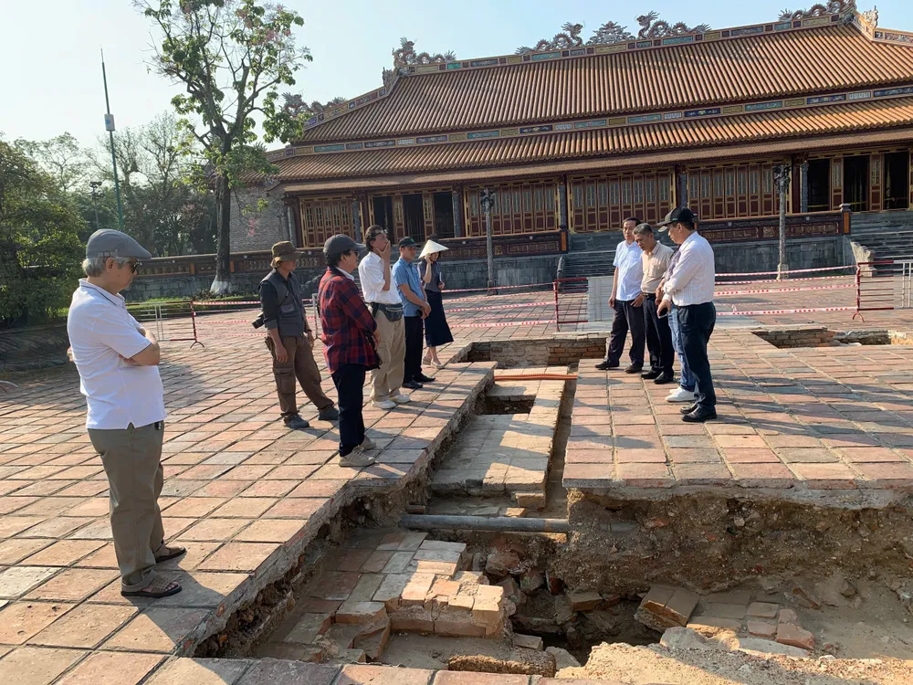 Các nhà khảo cổ học đã tiến hành mở 6 hố khai quật và 8 hố kiểm tra trên diện tích hơn 60m²