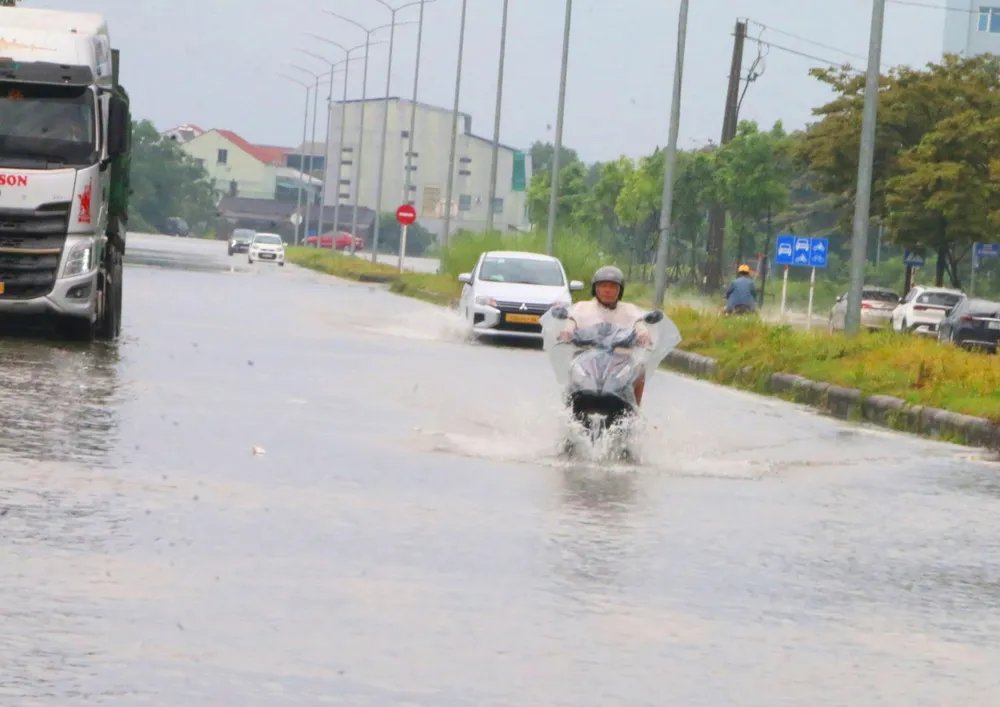 Nhiều tuyến đường ở trung tâm TP Huế bị ngập
