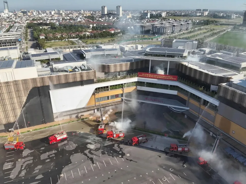 Hơn 1.700 người diễn tập chữa cháy Trung tâm thương mại lớn nhất TP Huế 