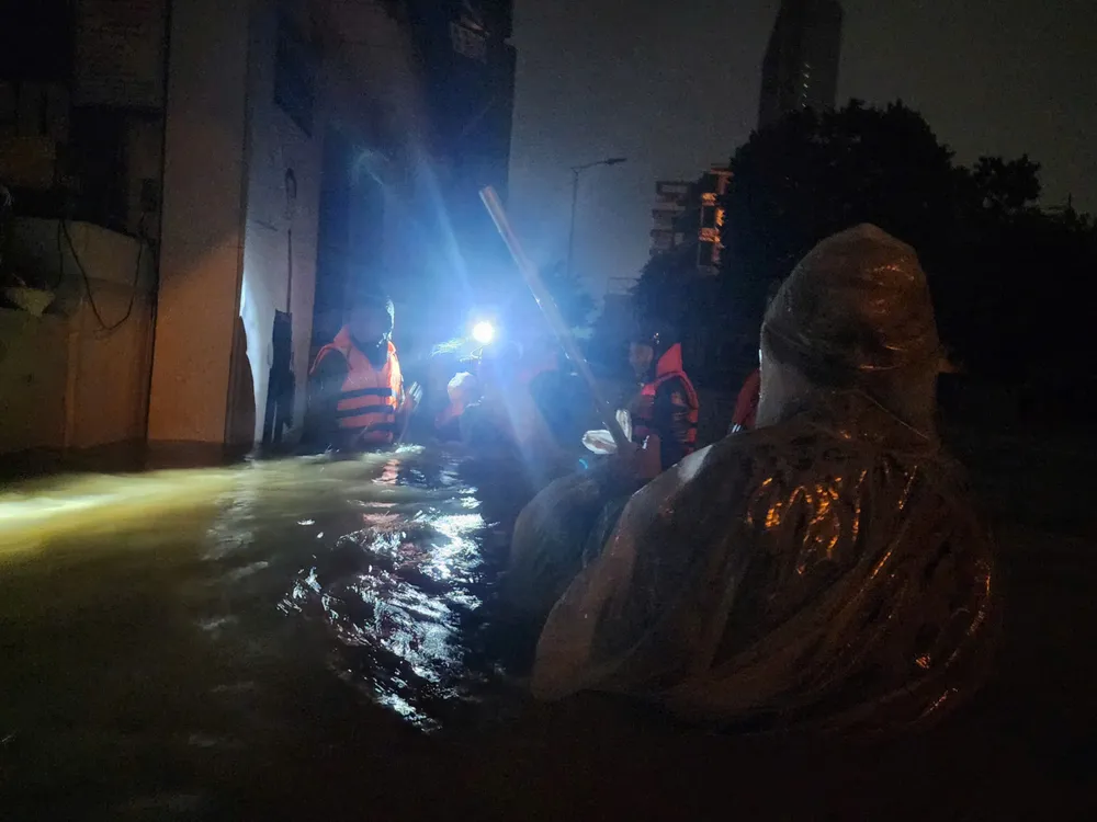 Lũ vây Bệnh viện Trung ương Huế, khẩn cấp di dời bệnh nhân ảnh 12