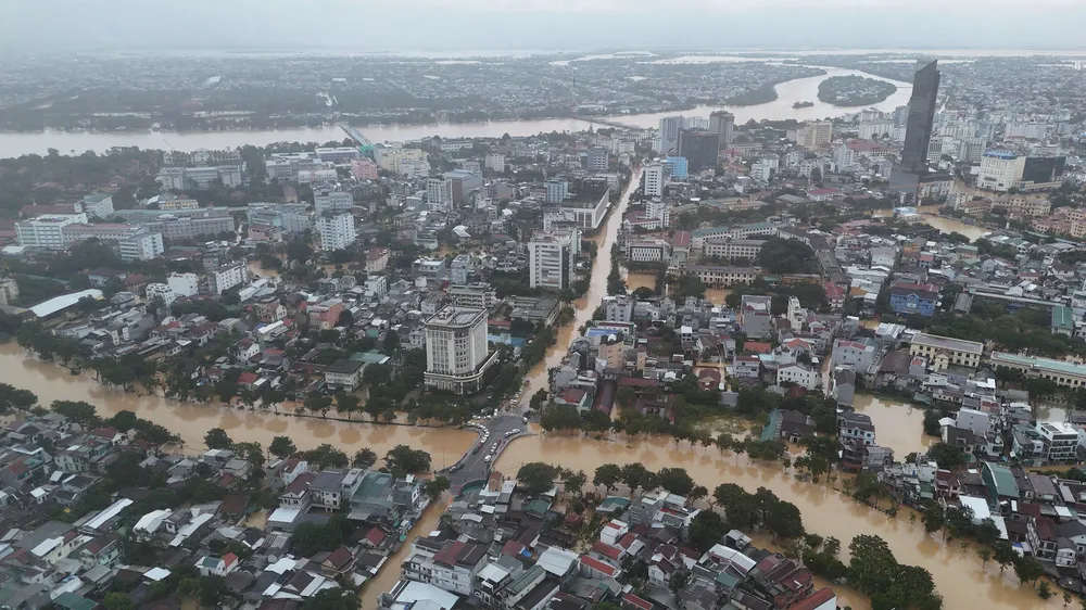 INTRO LĐ NEW.00_00_11_03.Still002.jpg