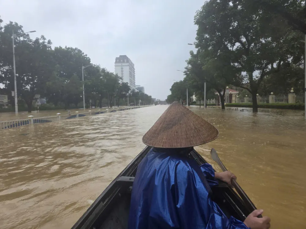 Cộng đồng mạng xã hội phẫn nộ trước những kẻ chèo đò hám lợi