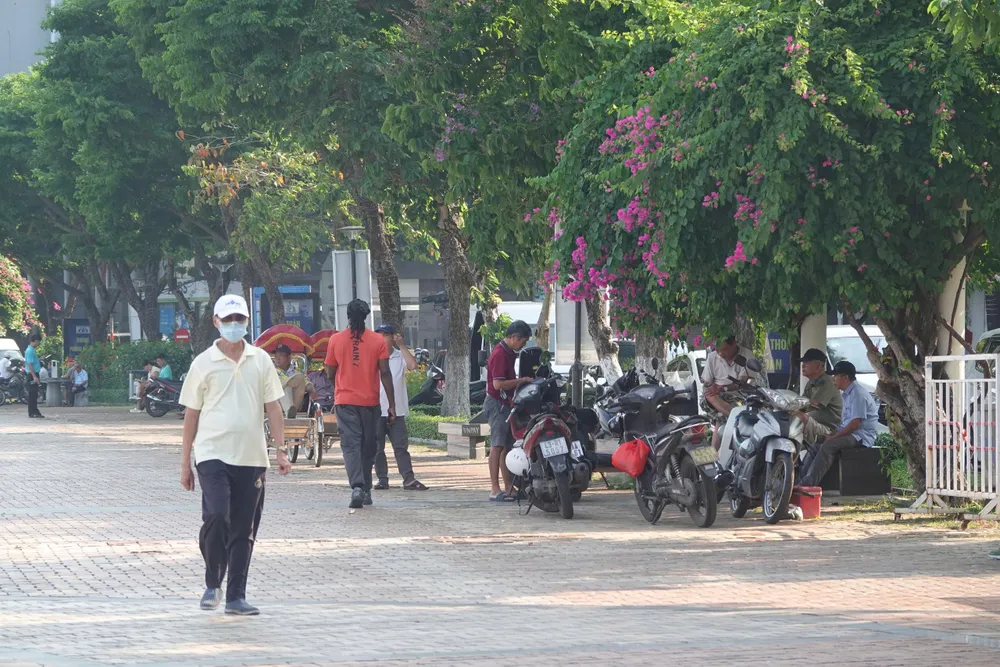 Mới đầu mùa nắng nóng, miền Trung như "chảo lửa" ảnh 5