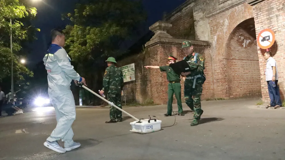 Máy radar xuyên đất có thể phát hiện những khu vực có dấu hiệu xáo trộn địa tầng, hố chôn lấp hoặc các dị thường địa chất dưới mặt đất