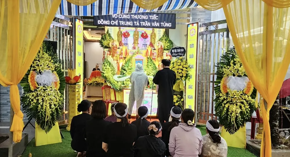 Lễ tang đồng chí Trần Văn Tùng diễn ra tại nhà riêng ngày 14-9. Ảnh: NGUYỄN HÒA