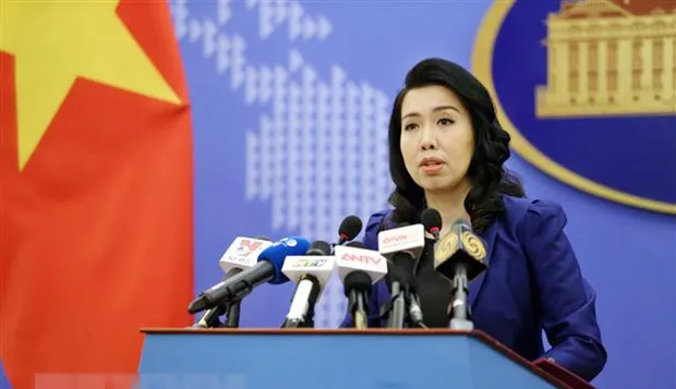 Người phát ngôn Bộ Ngoại giao Lê Thị Thu Hằng trả lời câu hỏi của phóng viên các cơ quan báo chí trong nước và quốc tế. Ảnh: TTXVN