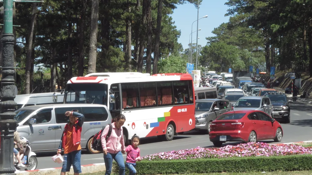 Khách du xuân bằng ô tô tăng mạnh, Đà Lạt liên tục bị kẹt xe ảnh 2