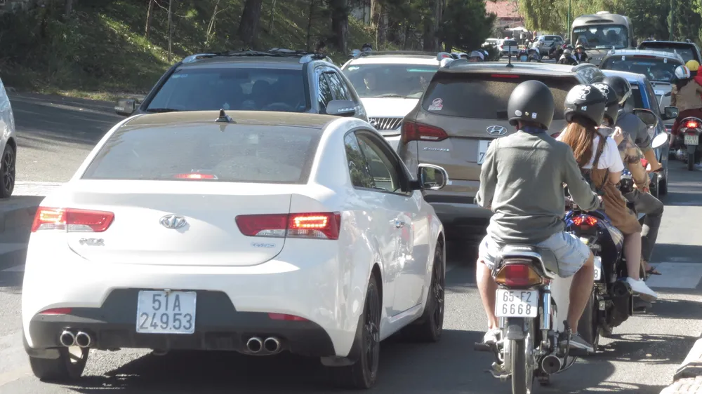 Khách du xuân bằng ô tô tăng mạnh, Đà Lạt liên tục bị kẹt xe ảnh 4