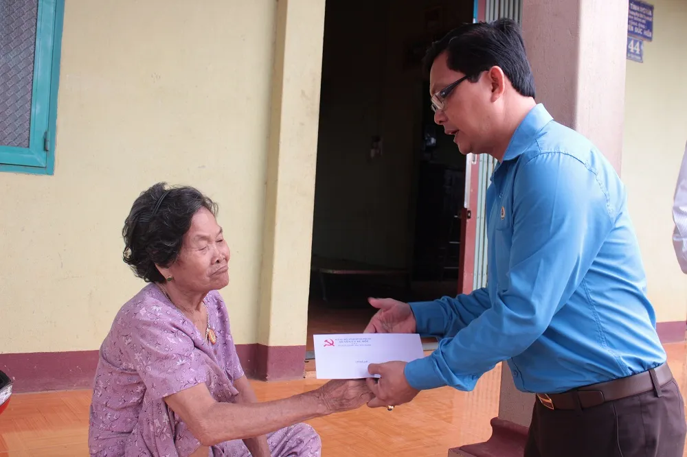 Lốc xoáy kèm mưa lớn ở Bình Phước gây thiệt hại hàng tỷ đồng ảnh 2