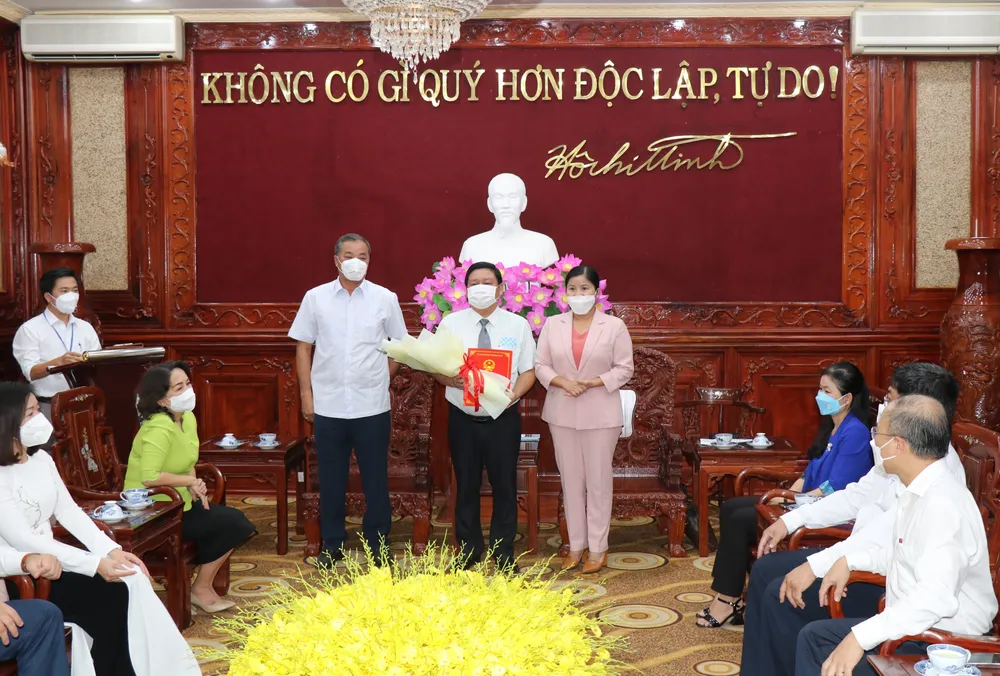 Bình Phước: Trao quyết định điều động, bổ nhiệm 4 cán bộ lãnh đạo ảnh 1