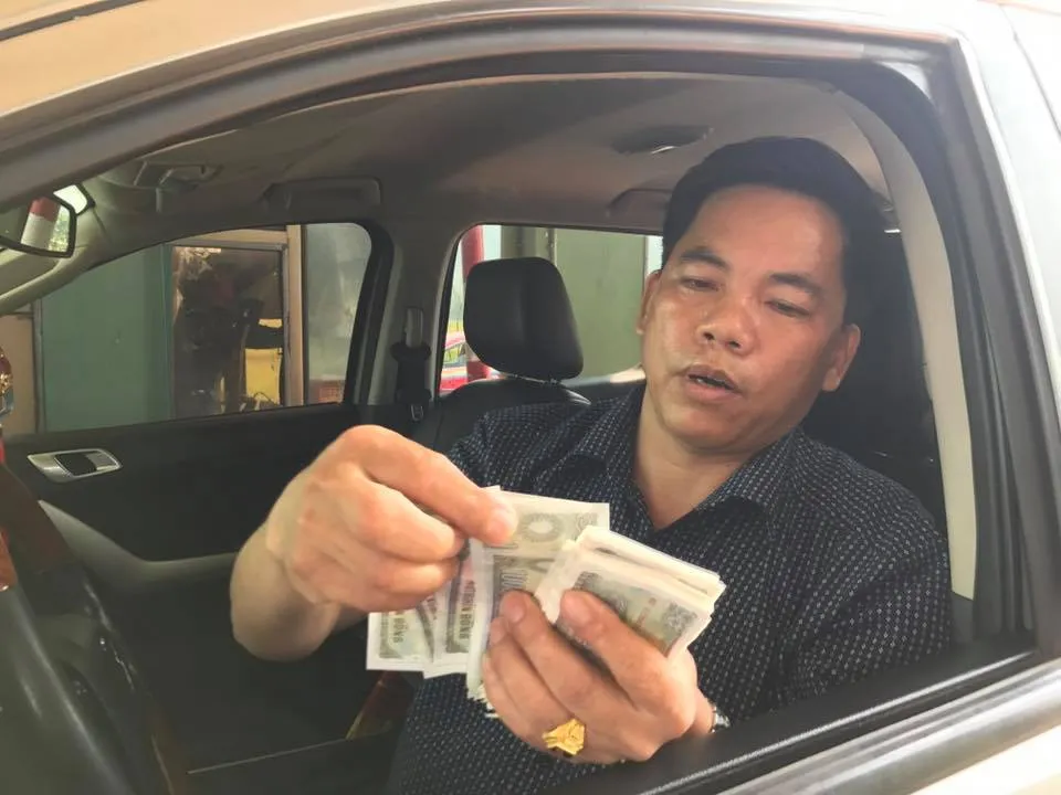 Người dân lại phản đối thu phí BOT tại trạm thu phí Cầu Rác ảnh 1