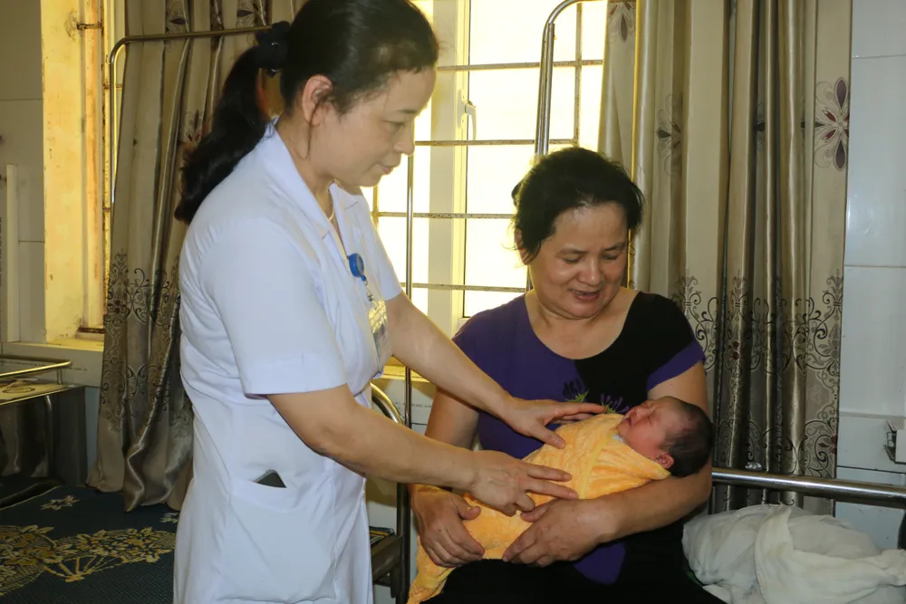 Cứu sống sản phụ mang thai ngoài tử cung hiếm gặp ảnh 1