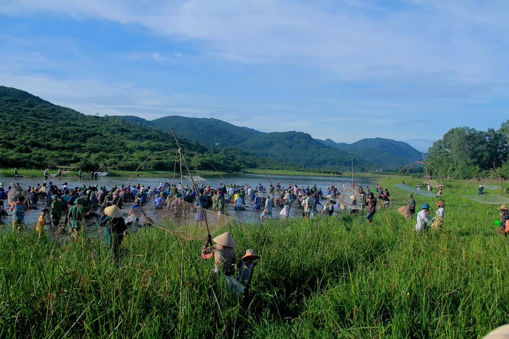 Độc đáo lễ hội đánh cá Đồng Hoa ảnh 3