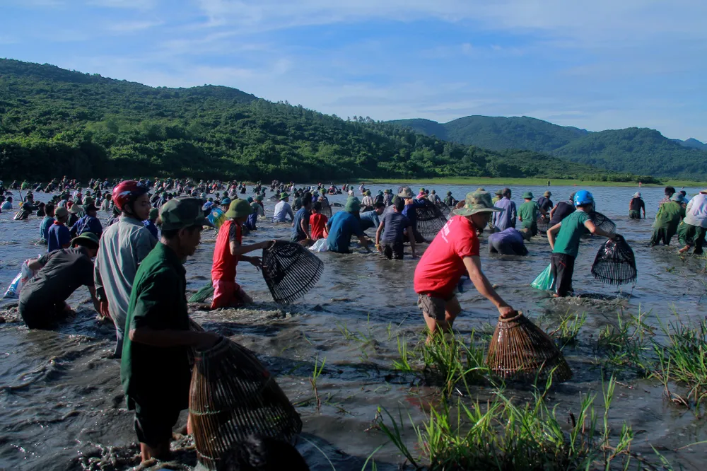 Độc đáo lễ hội đánh cá Đồng Hoa ảnh 2