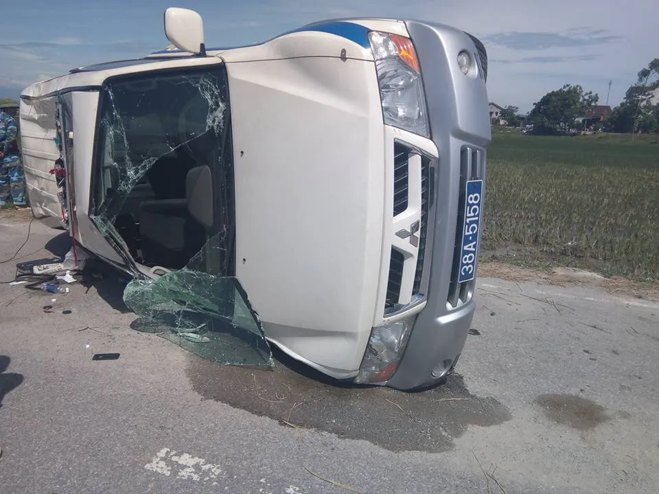  "Xe điên" chạy quá tốc độ, đâm CSGT rồi lao xuống ruộng  ảnh 6