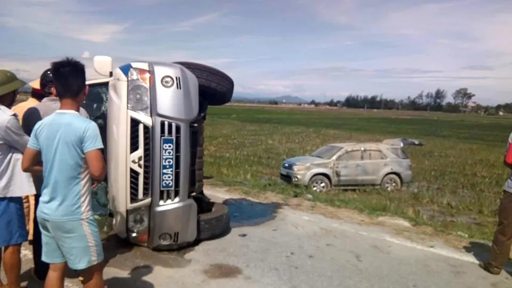 Xác định danh tính tài xế tông lật xe CSGT ảnh 1